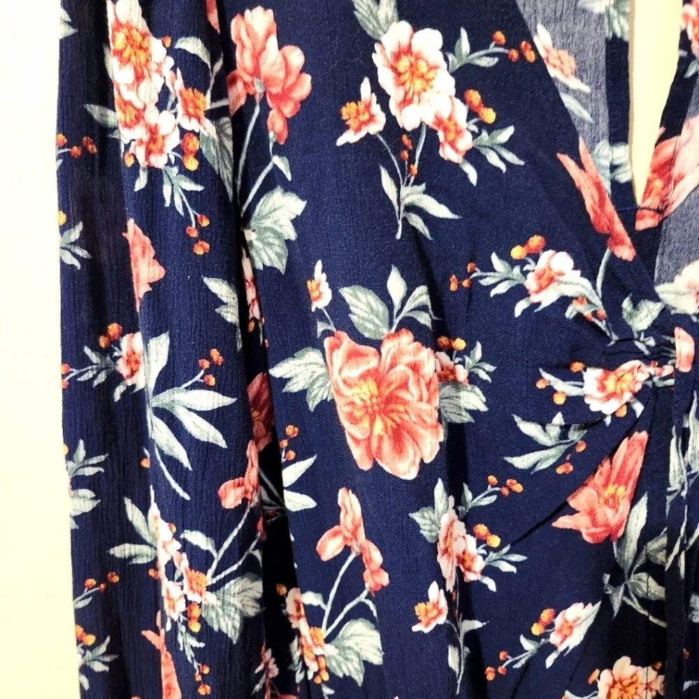 Navy Floral Romper - Picture 4 of 6